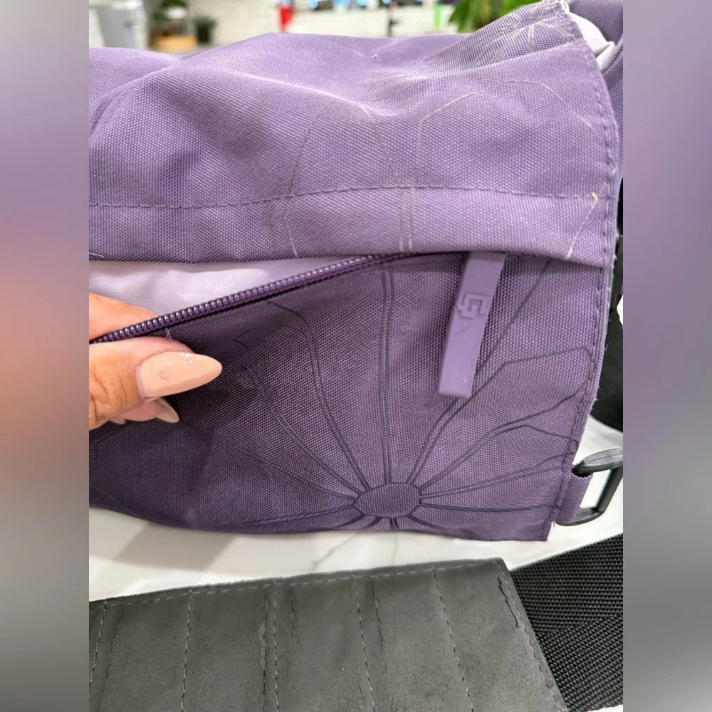 Golla “Sun” Purple Camera Bag Padded, Magnetic, Adjustable Strap Great Condition